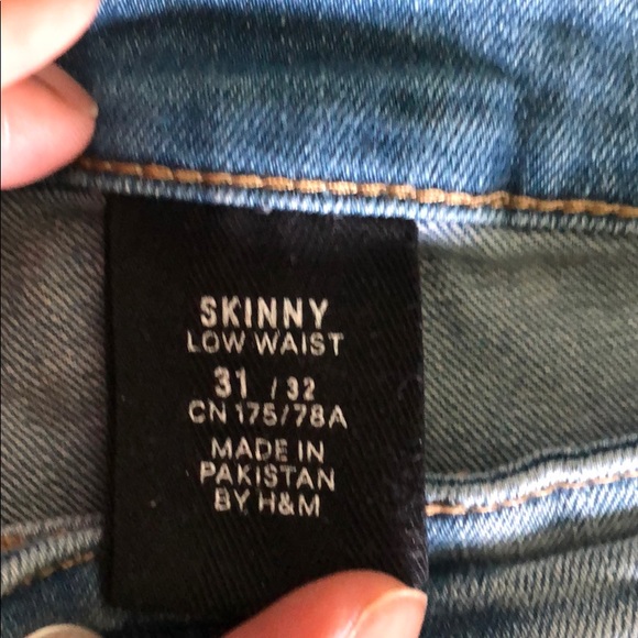 H&M Lightwash Skinny Jeans (Flex) W:31 /L:32 - Picture 5 of 6